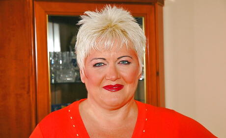 Glamorous somalian granny Iman shows big titties and hot ass 